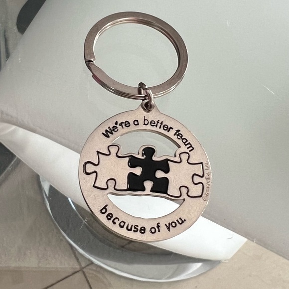 🔴 (New) Bundle of 3 Nickel-Finish Key Chain - It Takes Teamwork - Picture 6 of 7